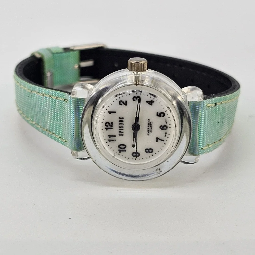 Episode Women's Analog Watch 26MM White Dial Green Leather Bands NEW Battery
